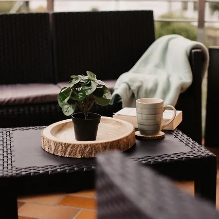 Haus Martina Im Herzen Der Rhoen - 3 Einzelbuchbare Moderne Fuer 2-8 Personen, Terrasse, Balkon, Garten, Und E-bike Keller, Lounge, Freies Wlan, Familienfreundlich