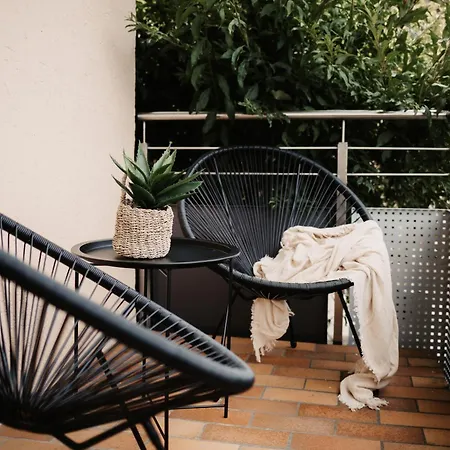 Apartament Haus Martina Im Herzen Der Rhoen - 3 Einzelbuchbare Moderne Fuer 2-8 Personen, Terrasse, Balkon, Garten, Und E-bike Keller, Lounge, Freies Wlan, Familienfreundlich *