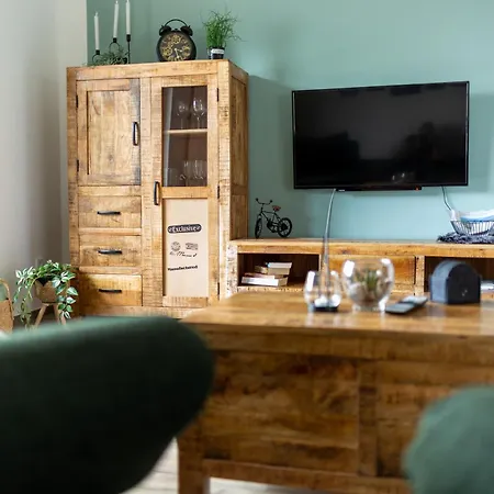 Haus Martina Im Herzen Der Rhön - 3 Einzelbuchbare Moderne Für 2-8 Personen, Terrasse, Balkon, Garten, Und E-bike Keller, Lounge, Freies Wlan, Familienfreundlich Apartment Poppenhausen