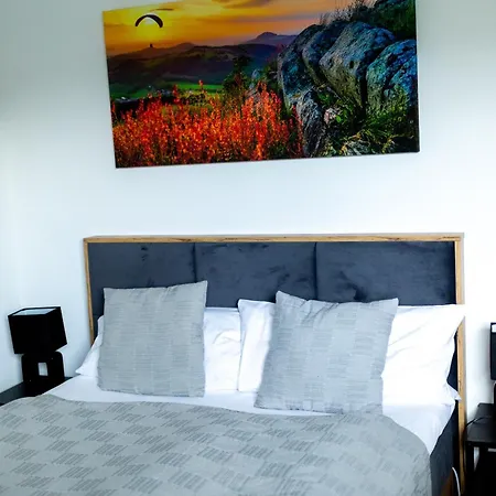 Apartment Haus Martina Im Herzen Der Rhön - 3 Einzelbuchbare Moderne Für 2-8 Personen, Terrasse, Balkon, Garten, Und E-bike Keller, Lounge, Freies Wlan, Familienfreundlich Poppenhausen