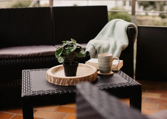 Haus Martina Im Herzen Der Rhoen - 3 Einzelbuchbare Moderne Fuer 2-8 Personen, Terrasse, Balkon, Garten, Und E-bike Keller, Lounge, Freies Wlan, Familienfreundlich