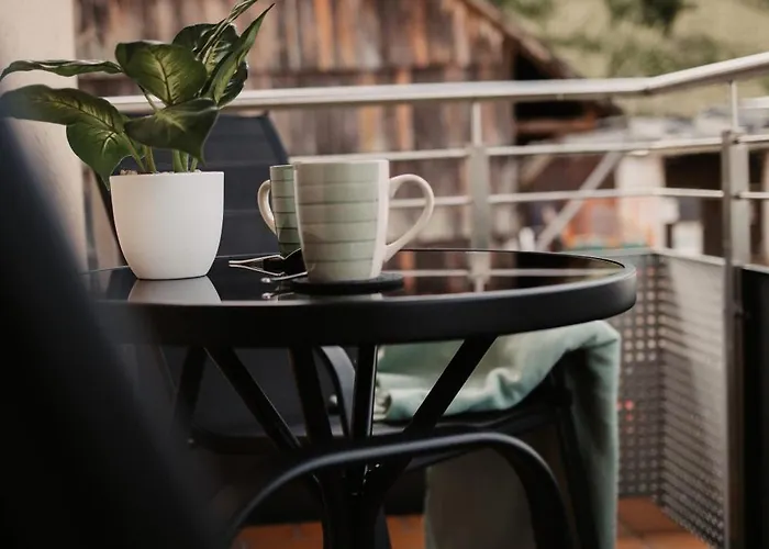 Haus Martina Im Herzen Der Rhoen - 3 Einzelbuchbare Moderne Fuer 2-8 Personen, Terrasse, Balkon, Garten, Und E-bike Keller, Lounge, Freies Wlan, Familienfreundlich * Poppenhausen