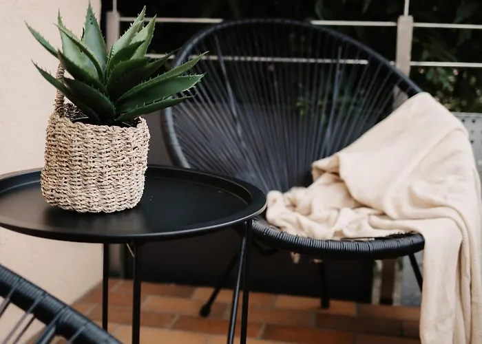 Διαμέρισμα Haus Martina Im Herzen Der Rhoen - 3 Einzelbuchbare Moderne Fuer 2-8 Personen, Terrasse, Balkon, Garten, Und E-bike Keller, Lounge, Freies Wlan, Familienfreundlich