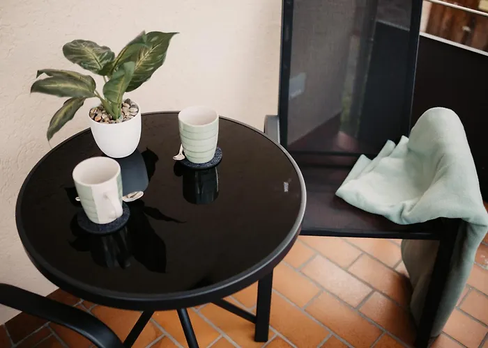 Apartment Haus Martina Im Herzen Der Rhoen - 3 Einzelbuchbare Moderne Fuer 2-8 Personen, Terrasse, Balkon, Garten, Und E-bike Keller, Lounge, Freies Wlan, Familienfreundlich