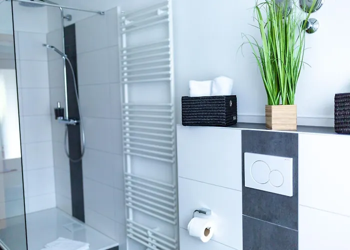 Haus Martina Im Herzen Der Rhoen - 3 Einzelbuchbare Moderne Fuer 2-8 Personen, Terrasse, Balkon, Garten, Und E-bike Keller, Lounge, Freies Wlan, Familienfreundlich Διαμέρισμα