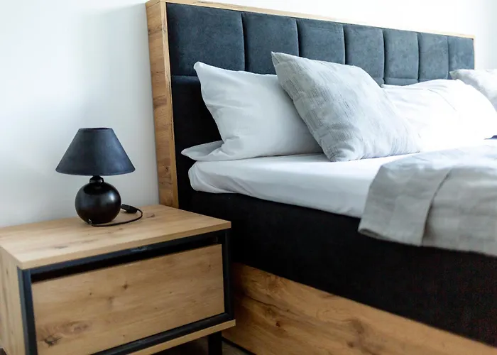 Haus Martina Im Herzen Der Rhoen - 3 Einzelbuchbare Moderne Fuer 2-8 Personen, Terrasse, Balkon, Garten, Und E-bike Keller, Lounge, Freies Wlan, Familienfreundlich *