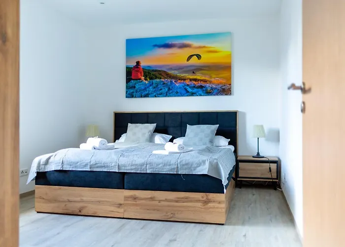 Haus Martina Im Herzen Der Rhoen - 3 Einzelbuchbare Moderne Fuer 2-8 Personen, Terrasse, Balkon, Garten, Und E-bike Keller, Lounge, Freies Wlan, Familienfreundlich