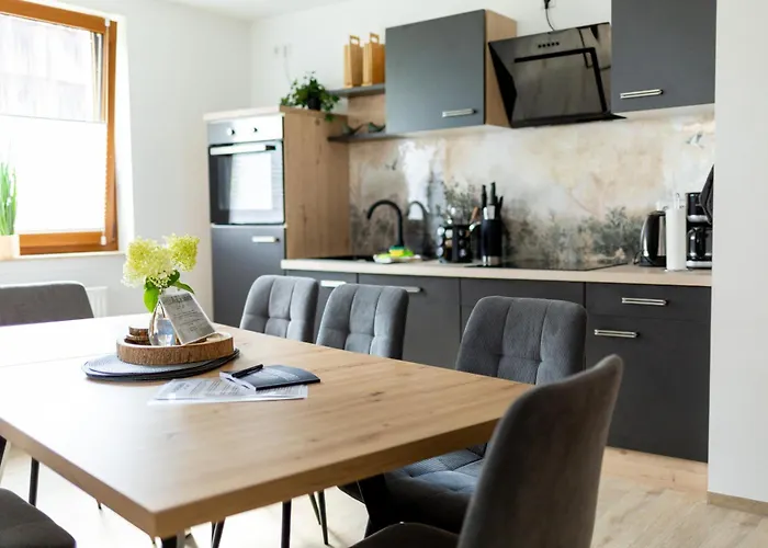 Haus Martina Im Herzen Der Rhoen - 3 Einzelbuchbare Moderne Fuer 2-8 Personen, Terrasse, Balkon, Garten, Und E-bike Keller, Lounge, Freies Wlan, Familienfreundlich Διαμέρισμα *