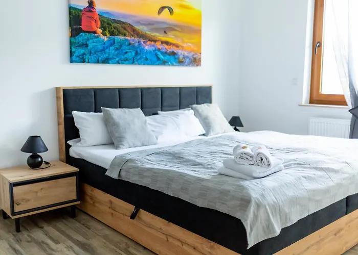 Haus Martina Im Herzen Der Rhoen - 3 Einzelbuchbare Moderne Fuer 2-8 Personen, Terrasse, Balkon, Garten, Und E-bike Keller, Lounge, Freies Wlan, Familienfreundlich Poppenhausen