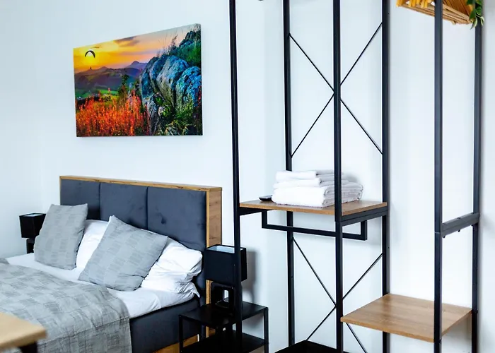 Haus Martina Im Herzen Der Rhoen - 3 Einzelbuchbare Moderne Fuer 2-8 Personen, Terrasse, Balkon, Garten, Und E-bike Keller, Lounge, Freies Wlan, Familienfreundlich * Poppenhausen